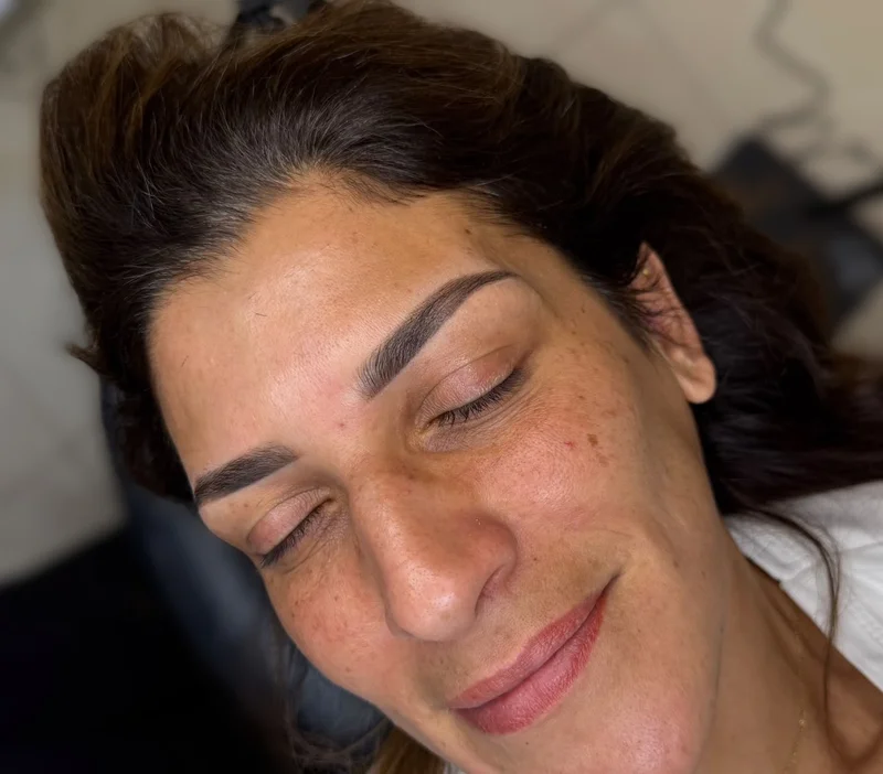 תוצאת ספריי פודרה בגבות לאחר תקופה מס׳ 1